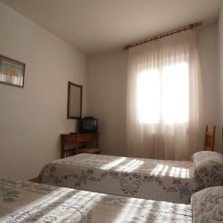 Hostal ** Ec Leon Hotel Екстериор снимка