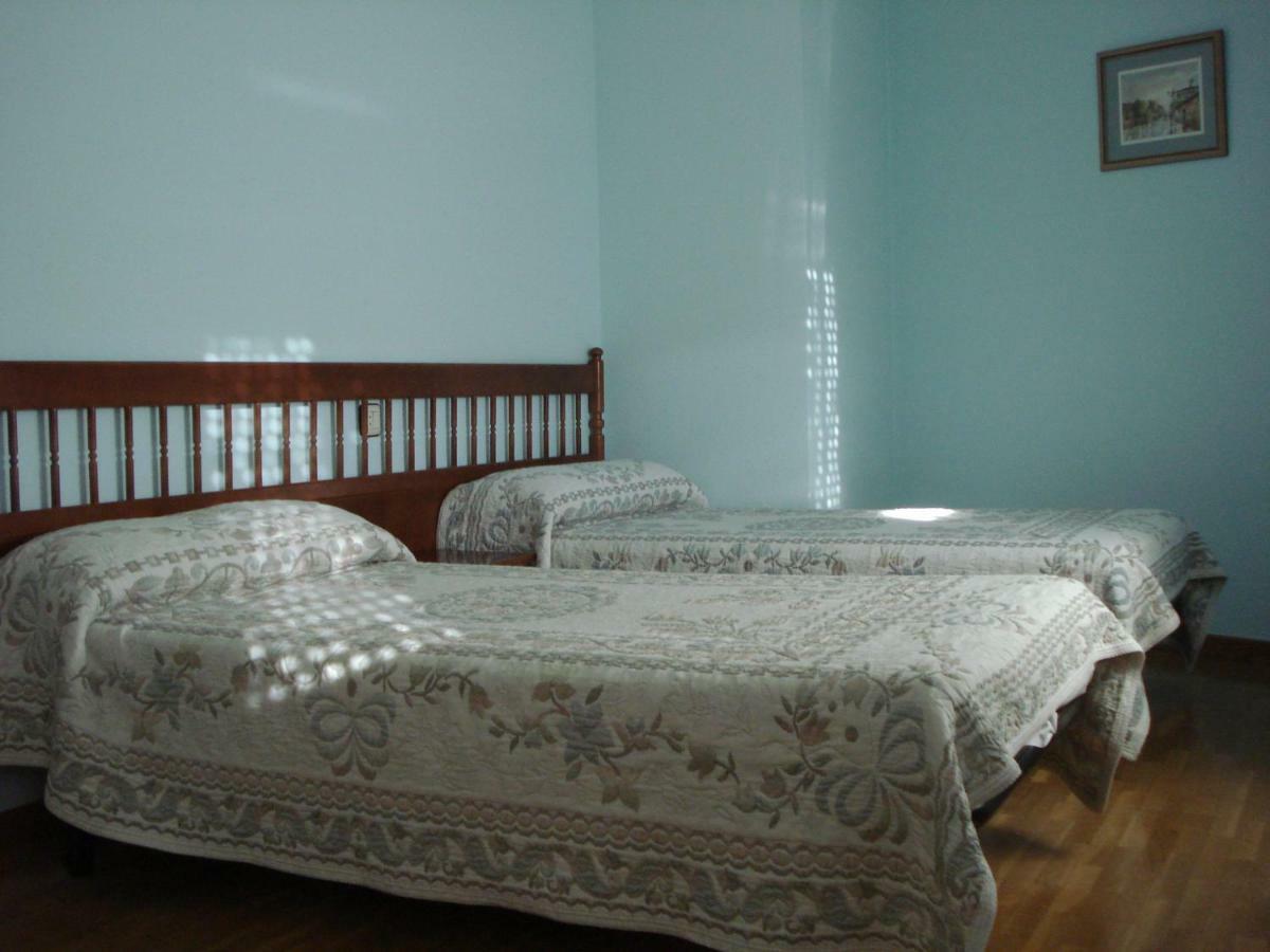 Hostal ** Ec Leon Hotel Екстериор снимка